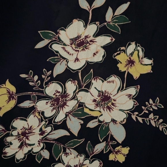 Maurice floral, sheer top size medium. - Picture 3 of 4